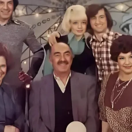 i-axechasti-seira-ton-paidikon-mas-chronon-pou-kathilone-tous-tiletheates-gia-7-chronia-alla-diasothike-mono-1-epeisodio