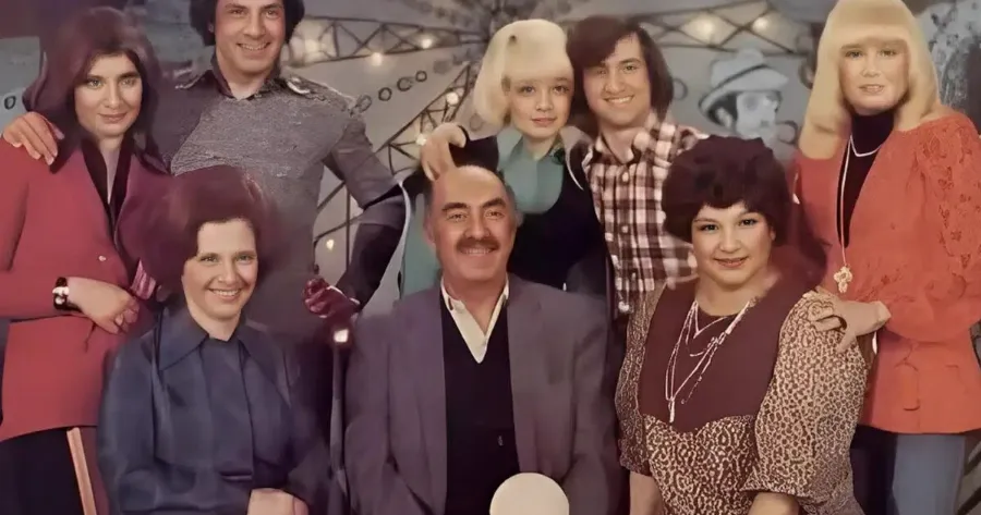 i-axechasti-seira-ton-paidikon-mas-chronon-pou-kathilone-tous-tiletheates-gia-7-chronia-alla-diasothike-mono-1-epeisodio