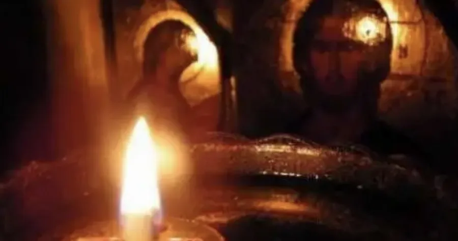 kleidose-to-pascha-tin-1i-iouniou-to-proto-pascha-pou-peftei-mesa-sto-kalokairi