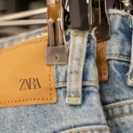 o-kryfos-kodikos-tou-zara-pou-karfonei-poia-roucha-einai-chamilis-poiotitas-kai-poia-ochi