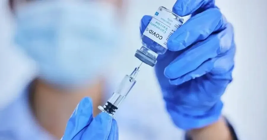 sovari-proeidopoiisi-gia-osous-echoun-kanei-ta-emvolia-tis-pfizer-kai-tis-moderna-900×473