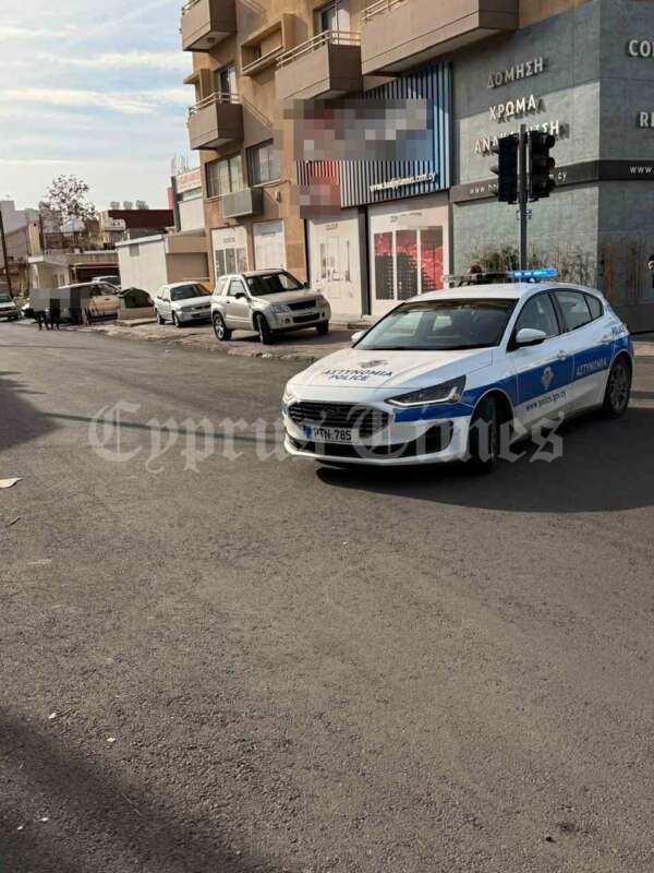 ektakto-8211-kleistike-spiti-tis-ki-apeilei-na (2)