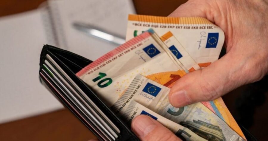 euro-xrimata-pliromi-portofoli-1024×678-1-900×473