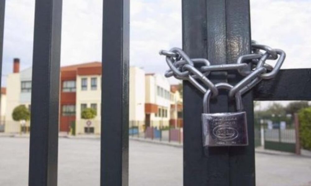 kleista-scholeia-gia-15-meres-lista-me-ta-scholeia-pou-tha-meinoun-kleista-mechri-ta-christougenna_1765357256-640×480