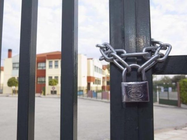 kleista-scholeia-gia-15-meres-lista-me-ta-scholeia-pou-tha-meinoun-kleista-mechri-ta-christougenna_1765357256-640×480