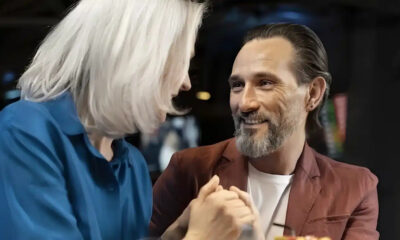 enas-pantremenos-antras-panta-psachnei-gia-eromeni-epeidi