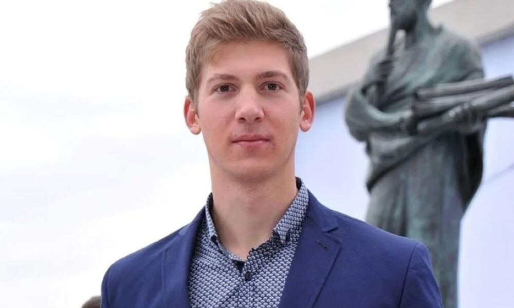 ypothesi-33xpovoy-giatrou-molis-to-apokalypse-i-mntepa