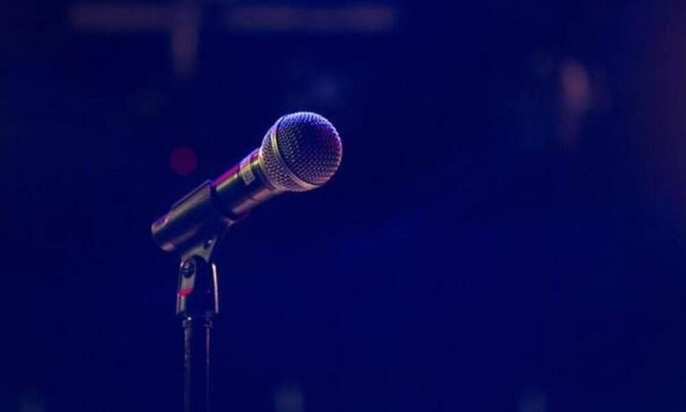 aftos-einai-ellinas-tragoudistis-pou-epiasan-gia-forodiafygi-kano-filanthropiko-ergo_1757316690-1200×900