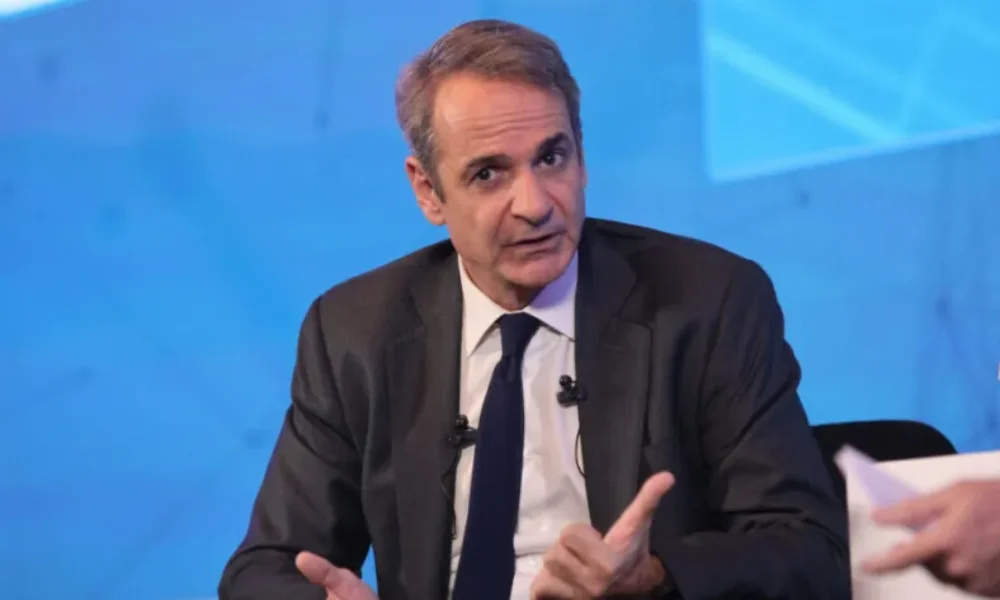 anaschimatismos-me-ichira-minymata-ta-2-prosopa-ekplixi-pou-vazei-stin-kyvernisi-o-kyriakos-mitsotakis