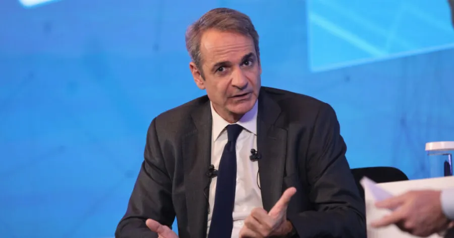 anaschimatismos-me-ichira-minymata-ta-2-prosopa-ekplixi-pou-vazei-stin-kyvernisi-o-kyriakos-mitsotakis