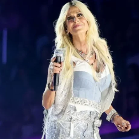 ektakto-chaos-stin-synavlia-tis-annas-vissi-2