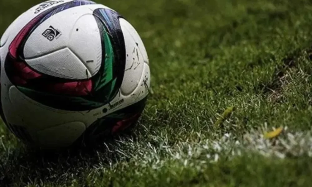 ektakto-synelifthi-pasignostos-podosfairistis-ti-synevn-sok-poios-einai