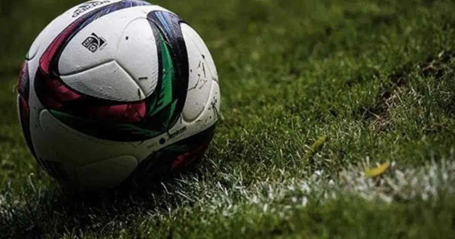 ektakto-synelifthi-pasignostos-podosfairistis-ti-synevn-sok-poios-einai