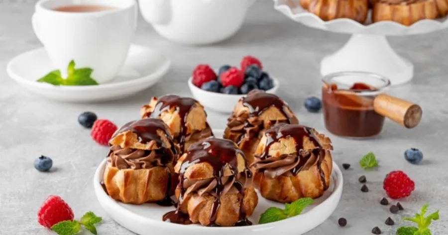 eortologio-10-noemvriou-poly-megali-giorti-tis-orthodoxia-simera-giortazei-o-thavmatourgos-agios-pou-latrevei-oli-i-ellada-chronia-polla