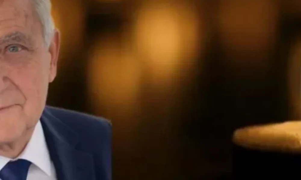 thrinos-pethane-animera-tis-giortis-tou-gnostos-ellinas-epicheirimatias_