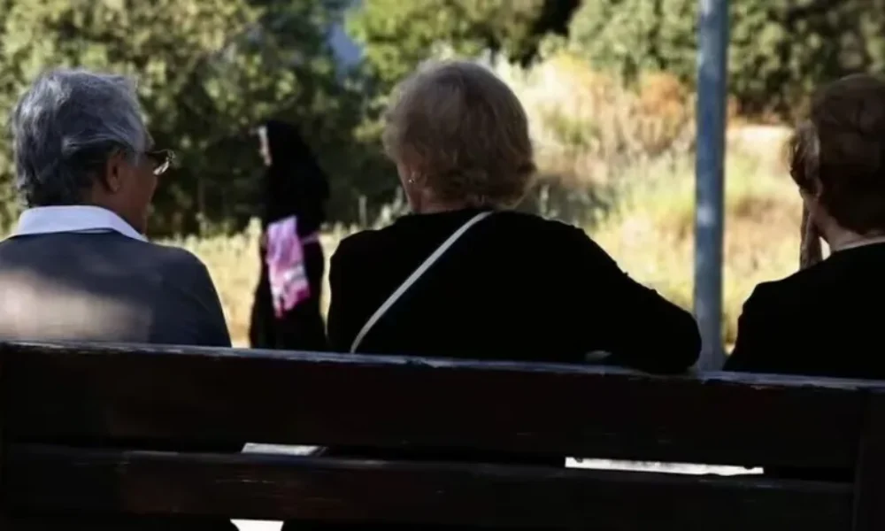 prin-mia-ora-matheftike-kai-episima-katapliktika-nea-gia-olous-tous-ellines-pou-einai-pano-apo-60-chronon