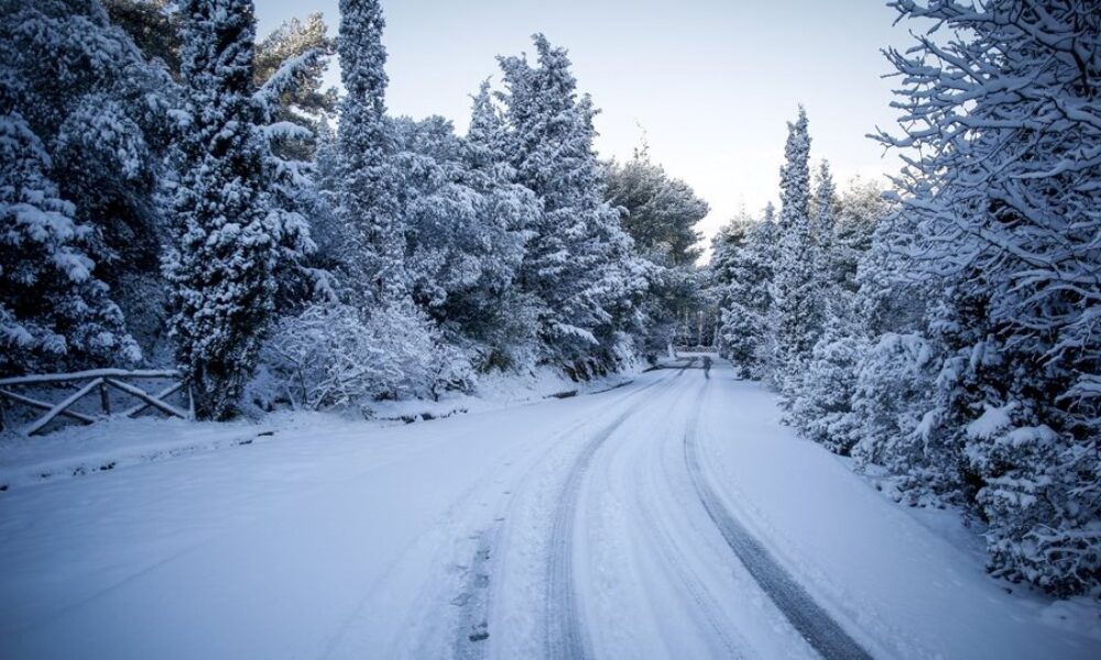 chionia-kai-tsouchtero-kryo-eos-tin-attiki