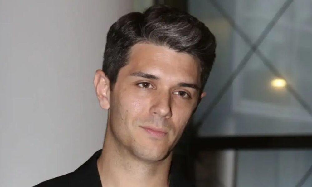 sygklonizei-o-dimitris-panopoulos-zitise-ena-tsigaro-ekane