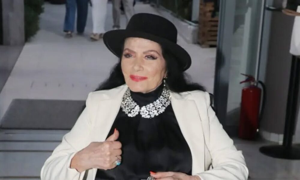 sto-nosokomeio-i-zozo-sapountzaki