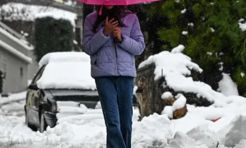 kairos-poliki-fotovolida-fernei-chionia-akomi-kai-stin