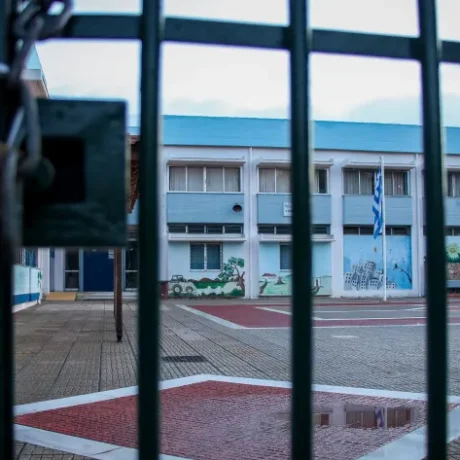 ektaktos-kleista-scholeia-avrio-i-anakoinosi