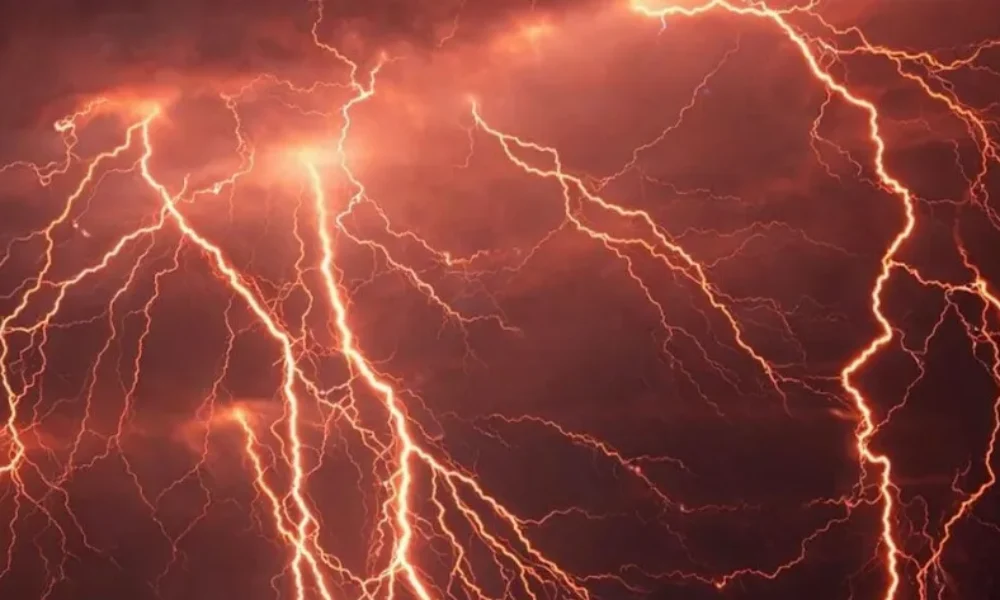 erchetai-akraia-kai-epikindyni-kataigida-48-oron-oi-9-perioches-pou-einai-sto-kokkino