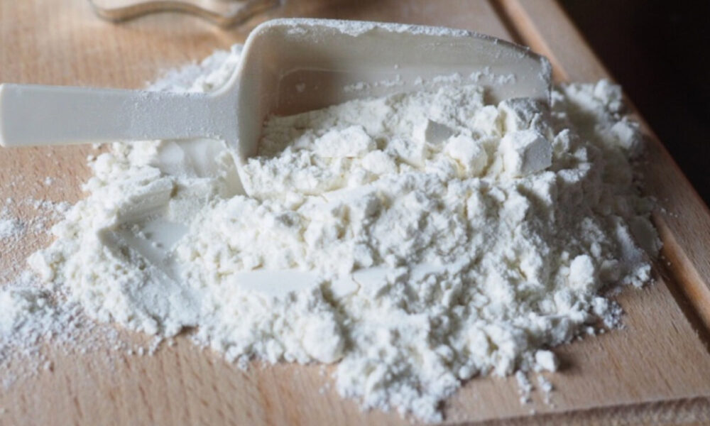 anakalountai-dyo-diaforetikes-markes-alevri-eksaitias-epikindynis-ousias-me-nevrotoksiki-epidrasi_1770883697-1200×800