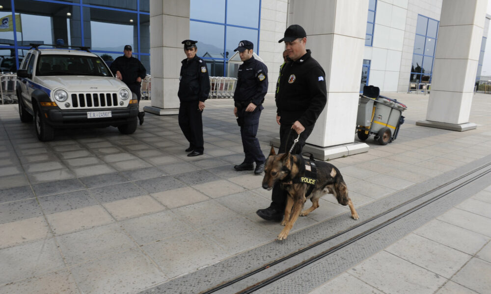 ÁÕÎÇÌÅÍÁ ÌÅÔÑÁ ÁÓÖÁËÅÉÁÓ ÓÔÏ ÁÅÑÏÄÑÏÌÉÏ “ÅËÅÕÈÅÑÉÏÓ ÂÅÍÉÆÅËÏÓ” (EUROKINISSI/ÔÁÔÉÁÍÁ ÌÐÏËÁÑÇ)