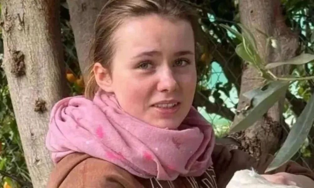 ektakto-tora-gia-tin-16chroni-lora-vrikan-e-mail-pou-ta-deichnei-ola-megali-anatropi