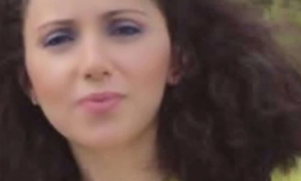 afti-einai-aderfi-tis-popis-malliotaki-pou-efyge-adika-apo-ti-zoi-syntetrimmeni-tragoudistria_1774274791-1200×675