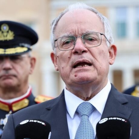 peftoun-kefalia-stin-ert-meta-tin-gkafa-me