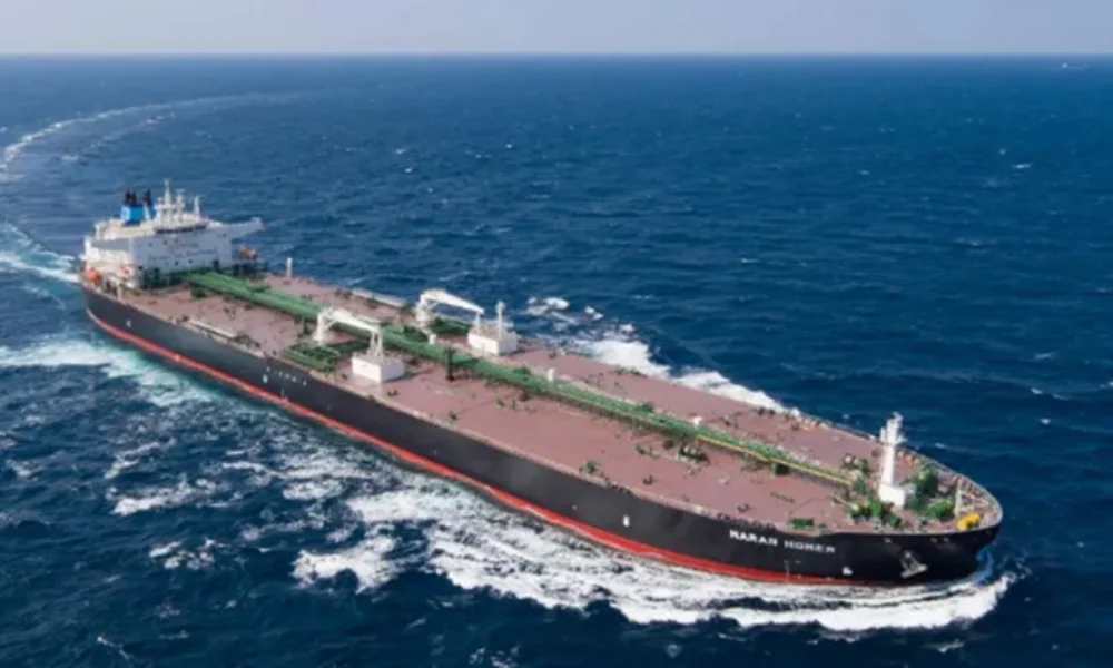 ektakto-den-tha-pistevete-se-poion-anikei-to-elliniko-tanker-pou-chtypithike-sti-mavri-thalassa