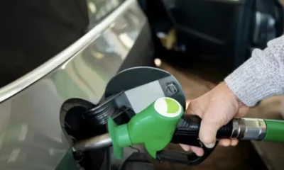 ektakto-kleinoun-ta-venzinadika-s-oli-tin-chora-choris-aftokinita-i-ellada