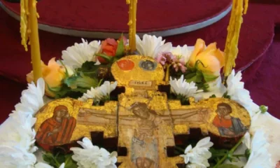 kyriaki-tis-stavroproskyniseos-ti-prepei-na-kanete-ta-stavroloulouda-pou-pirate-apo-tin-ekklisia_