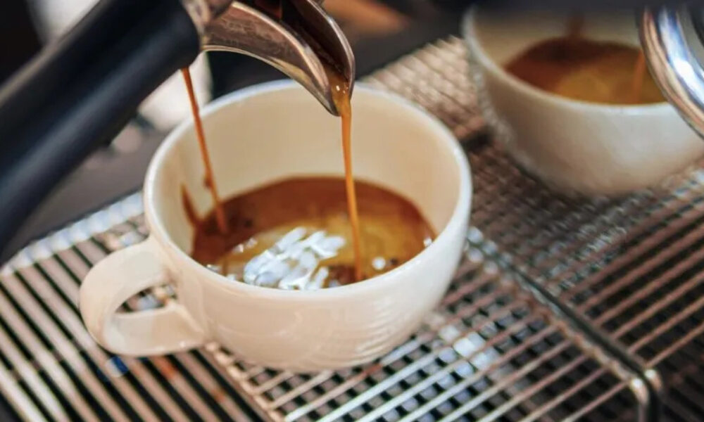 oi-giatroi-apokalyptoun-oti-i-katanalosi-kafe-kathe