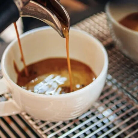 oi-giatroi-apokalyptoun-oti-i-katanalosi-kafe-kathe