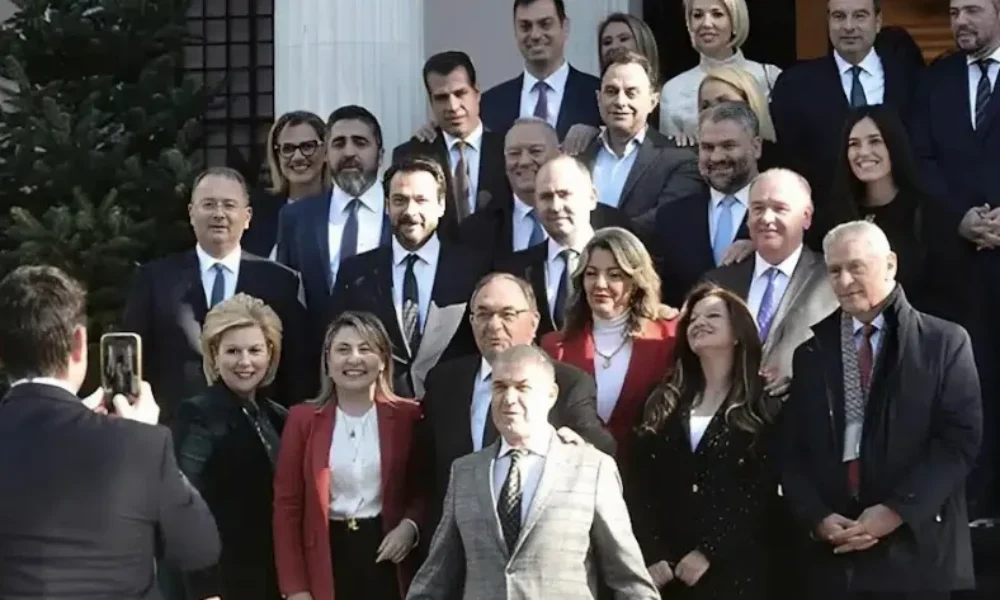 50-vouleftes-tis-nd-ton-theloun-autos-einai-o-antikatastatis-tou-mitsotaki-kai-neos-archigos-tis-neas-dimokratias (1)