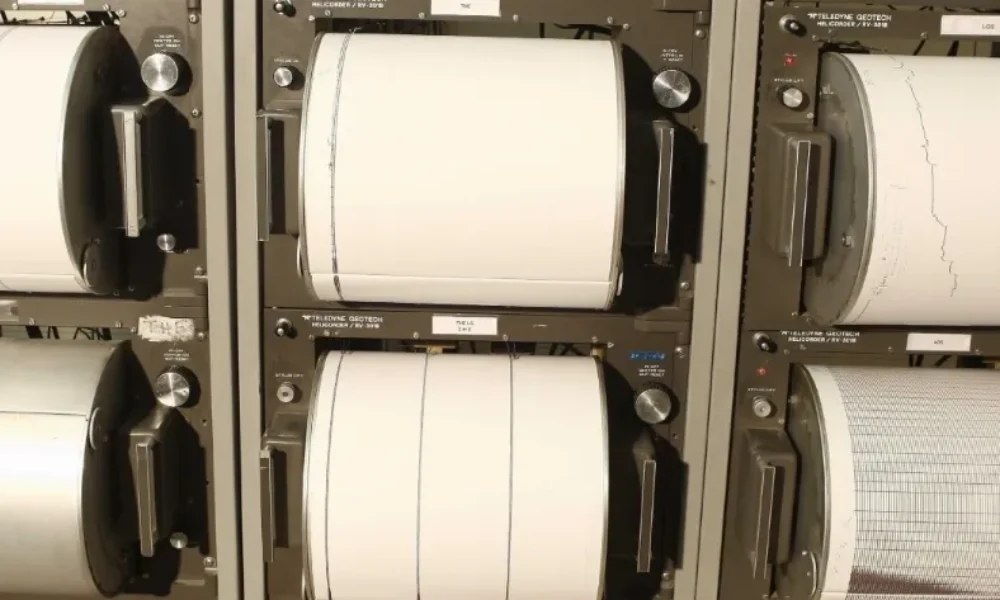 ektakto-ischyros-seismos-tora-sti-chora-mas-stous-dromous-mesa-sti-nychta-oi-katoikoi