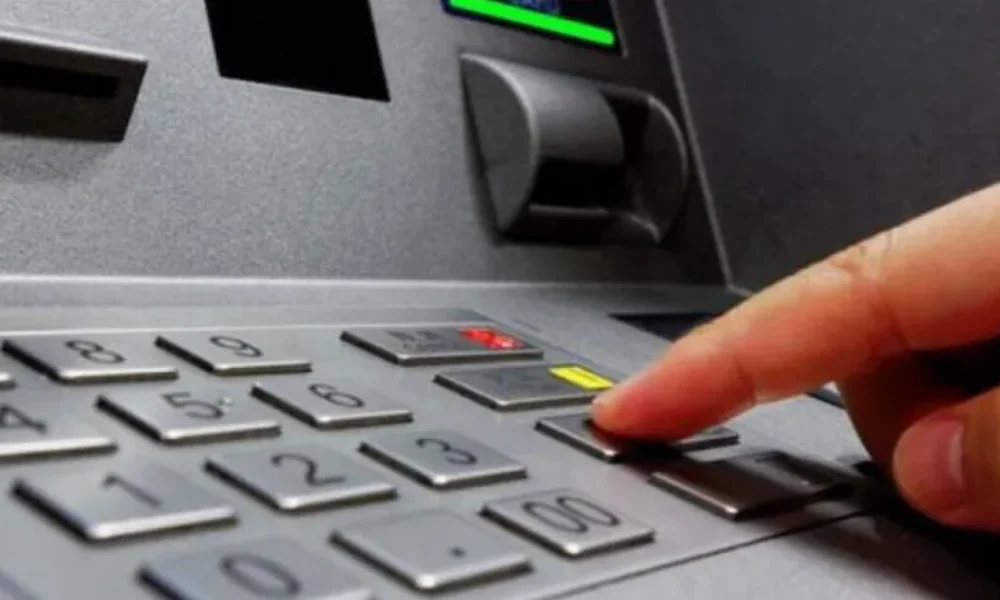 ektakto-pagonoun-oi-trapezes-apo-simera-3-4-ti-tha-ginei-me-misthodosies-kai-epidomata