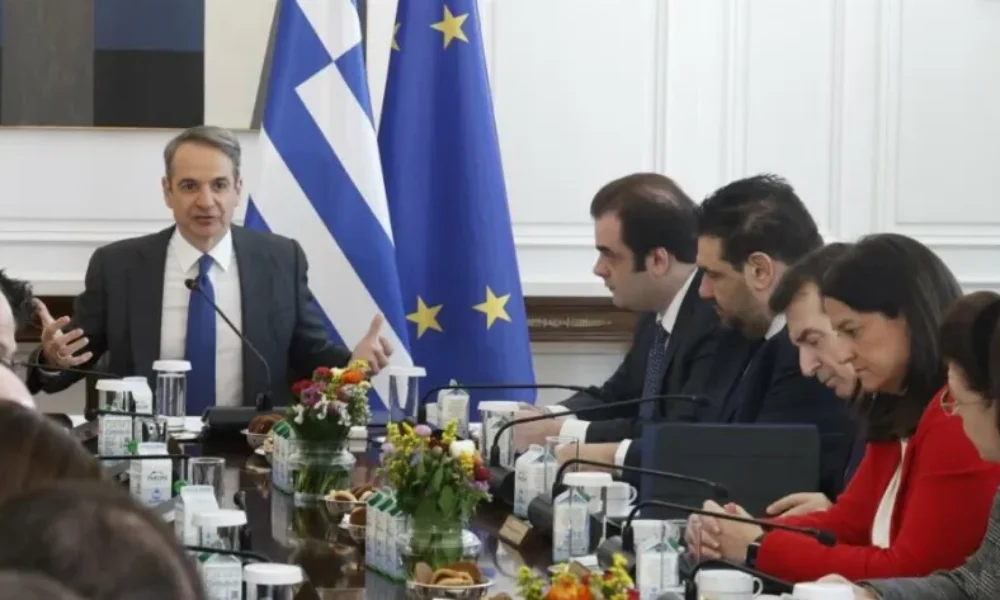 molis-eskase-onoma-ekplixi-gia-tin-archigia-tis-neas-dimokratias