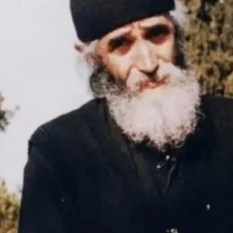 osios-paisios-o-christos-tha-se-voithisei-pente-thavmata-tou-agiou-pou-sygklonizoun