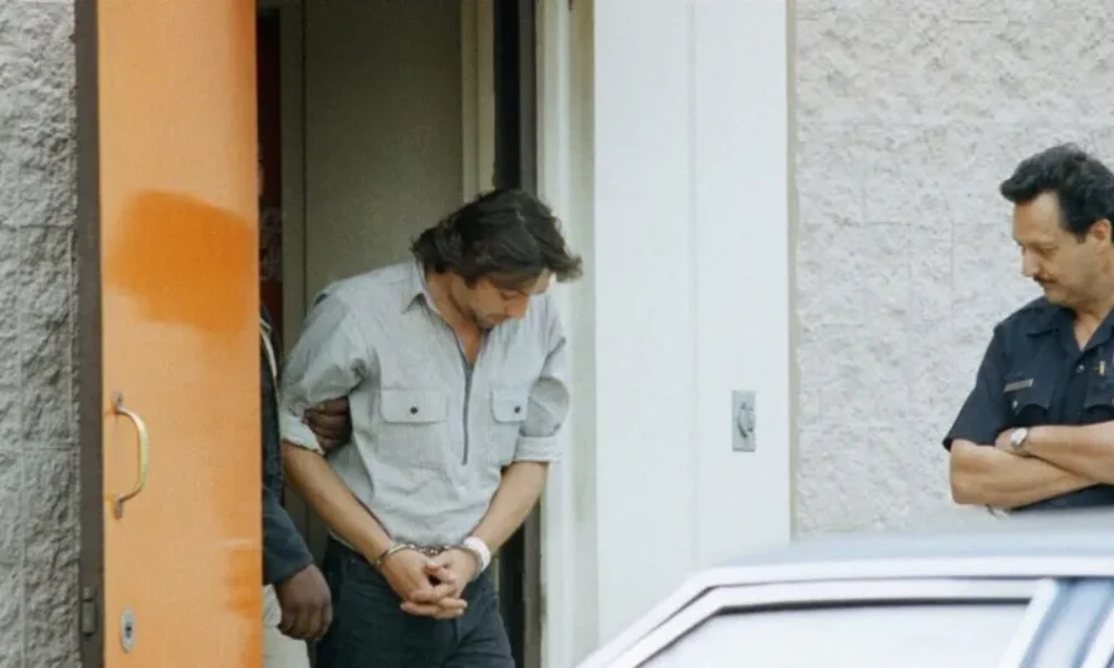 paschaliatiko-makeleio-dolofonise-ti-mana-tou-kai-allous-10-syngeneis-tou-mesa-se-5-lepta-video