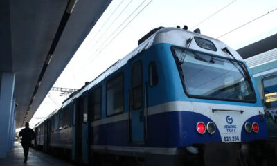 fotia-se-treno-stin-ellada-gemato-kosmo