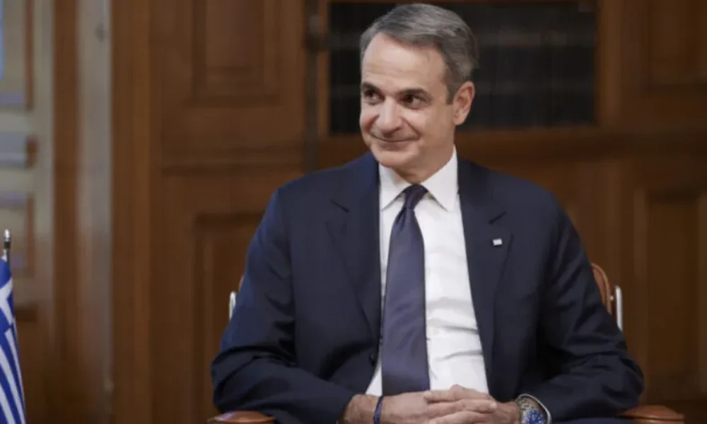 ektakto-diochnei-ypourgous-o-mitsotakis-poioi-fevgoun-prin-tin-katarrefsi