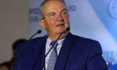 politikos-seismos-sti-nd-i-megali-kinisi-tou-kosta-karamanli-ti-symvainei-me-ton-kyriako-mitsotaki
