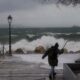 ΚΑΚΟΚΑΙΡΙΑ ΚΥΜΑΤΑ ΣΤΗ ΠΑΡΑΛΙΑ ΤΟΥ ΦΑΛΗΡΟΥ ΚΑΙ ΤΟΥ ΦΛΟΙΣΒΟΥ (ΓΙΑΝΝΗΣ ΠΑΝΑΓΟΠΟΥΛΟΣ/ EUROKINISSI)