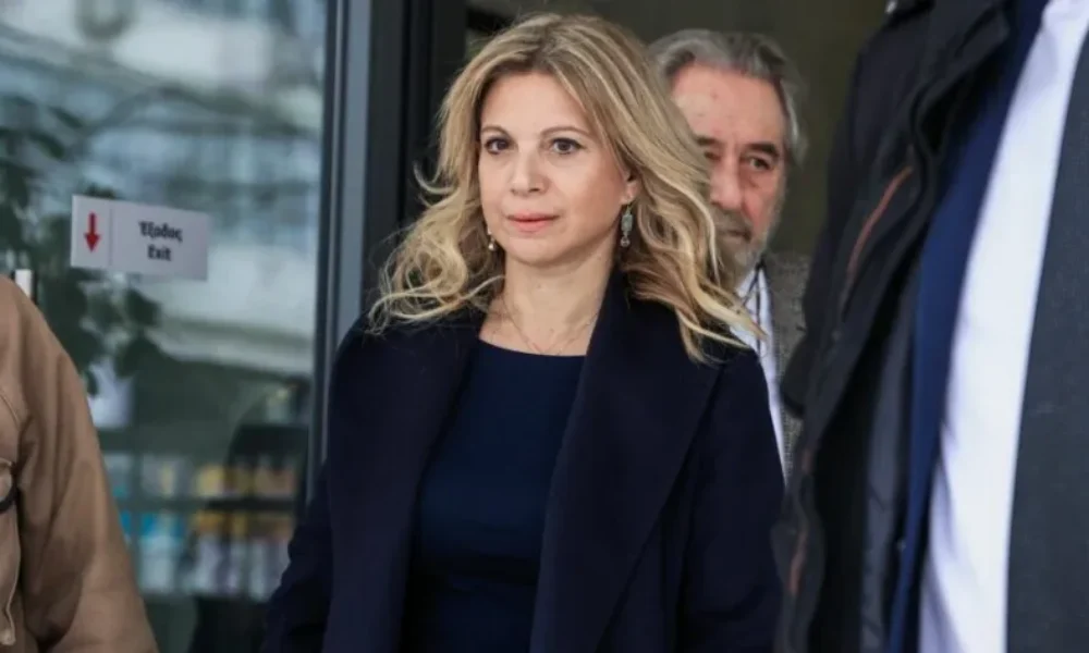 vomva-apo-karystianou-teleiose-me-mia-frasi-to-komma-tis