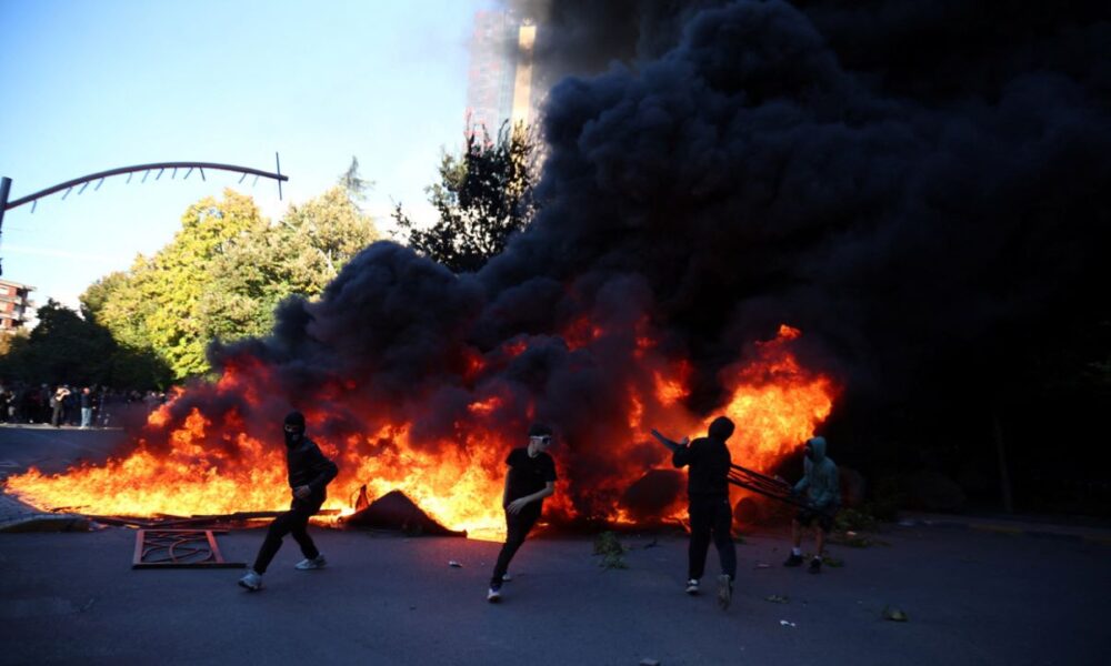 albaniaprotest3-_2_-1