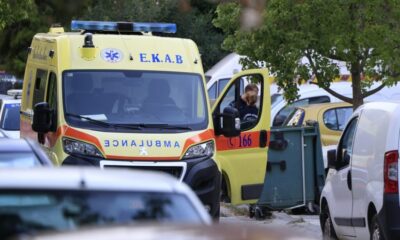 [389041] ΘΑΝΑΣΙΜΑ ΤΡΑΥΜΑΤΙΣΜΕΝΟΙ ΒΡΕΘΗΚΑΝ ΑΝΤΡΑΣ ΚΑΙ ΓΥΝΑΙΚΑ ΣΕ ΕΙΣΟΔΟ ΠΟΛΥΚΑΤΟΙΚΙΑΣ ΣΤΗ ΝΕΑ ΣΜΥΡΝΗ (ΓΙΩΡΓΟΣ ΚΟΝΤΑΡΙΝΗΣ / EUROKINISSI)