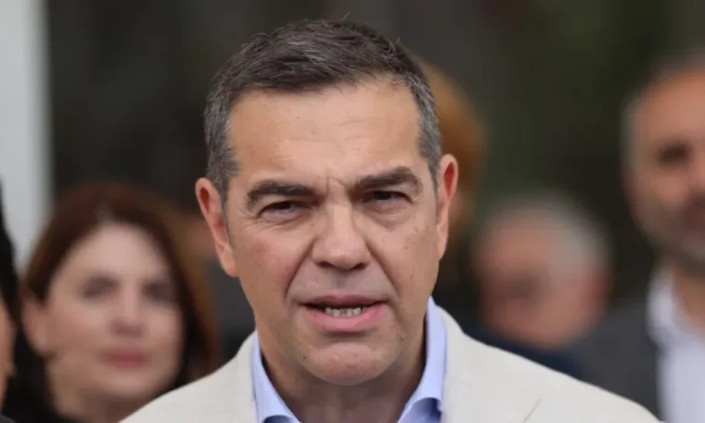 me-afton-vgainei-protos-o-tsipras-o-pasignostos-parousiastis-pou-katevazei-stis-ekloges-kai-tou-dinei-ti-niki